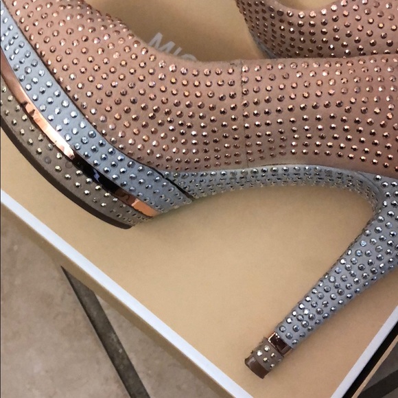 Gianni Bini two tone heels - Picture 3 of 7